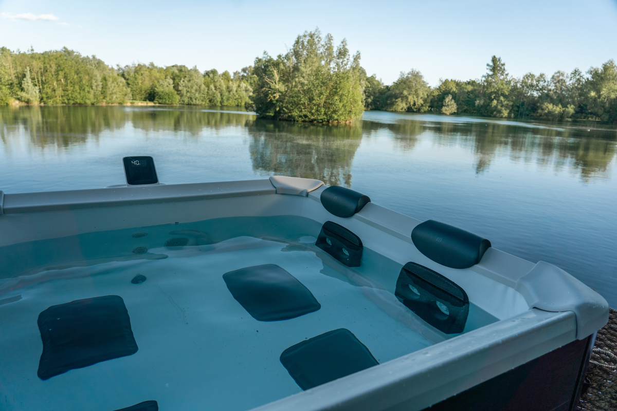 MSpa OSLO Frame Series Rigid Hot Tub, Up to 6 Adults