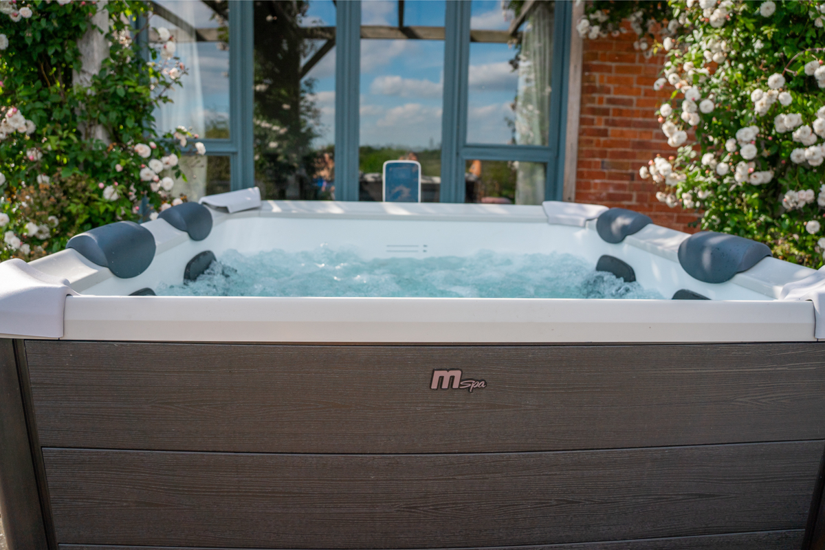 MSpa OSLO Frame Series Rigid Hot Tub, Up to 6 Adults