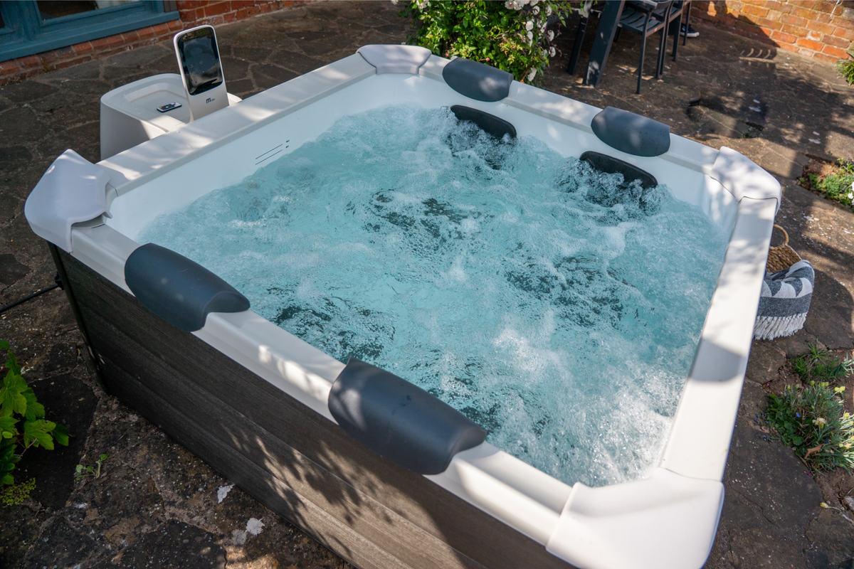 MSpa OSLO Frame Series Rigid Hot Tub, Up to 6 Adults