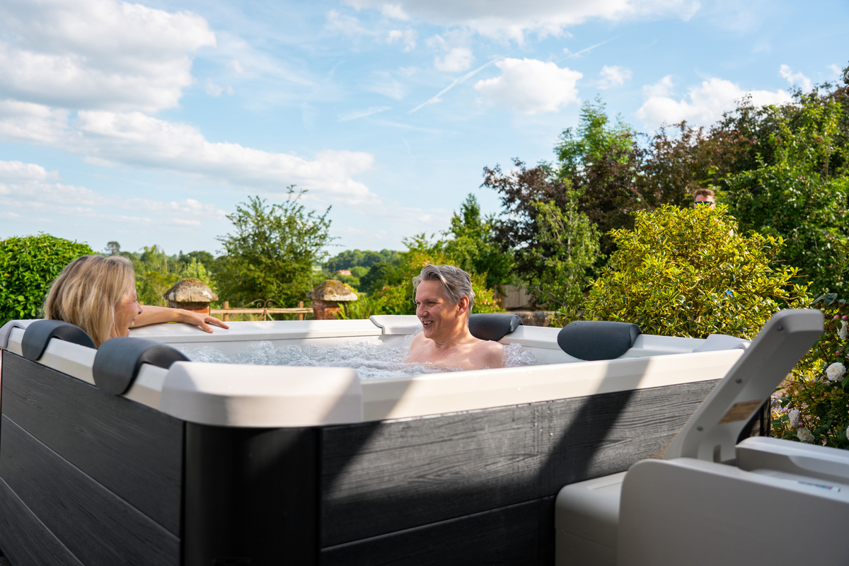 MSpa OSLO Frame Series Rigid Hot Tub, Up to 6 Adults